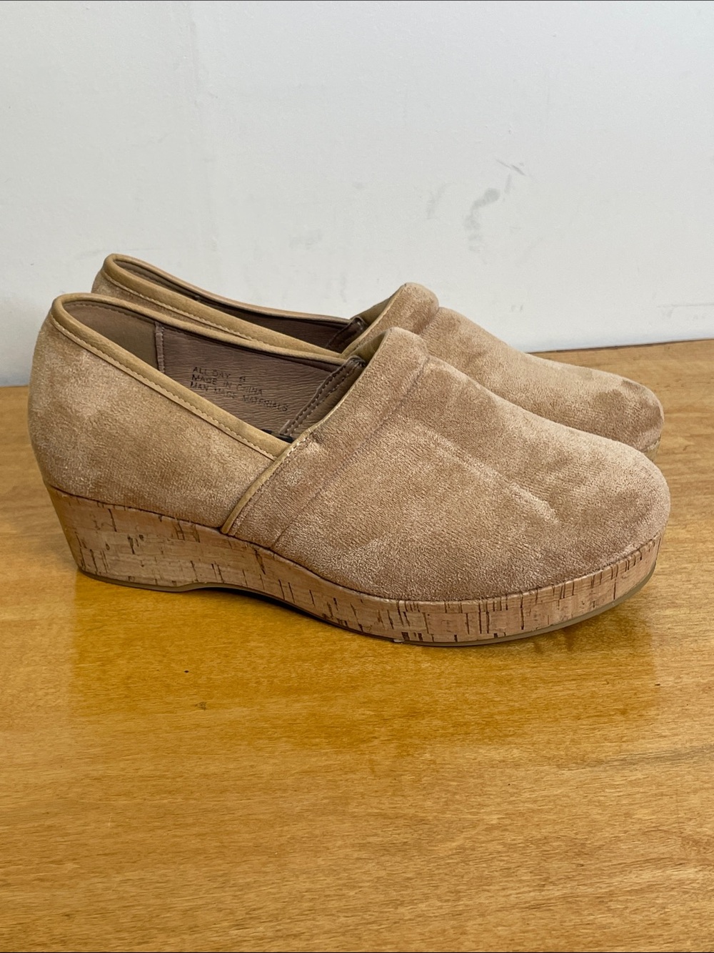 Corkys Beige Suede Cork Wedge Slip-On Clogs. Size 6